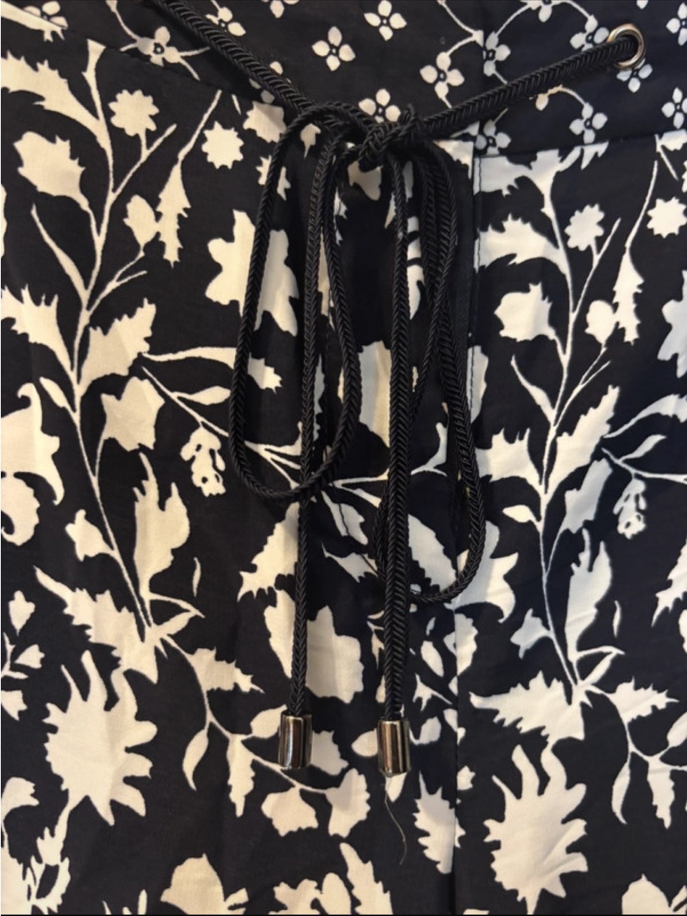 Adrianna Papell Black & White Wide-Leg Floral Pants - Picture 4 of 7